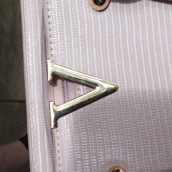 Women's "Indian Pink" Purse - Picture 6 of 12